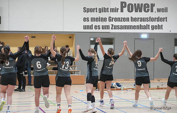 Eine Mädchenmannschaft feiert ihren sportlichen Erfolg. Foto: privat/BZgA
